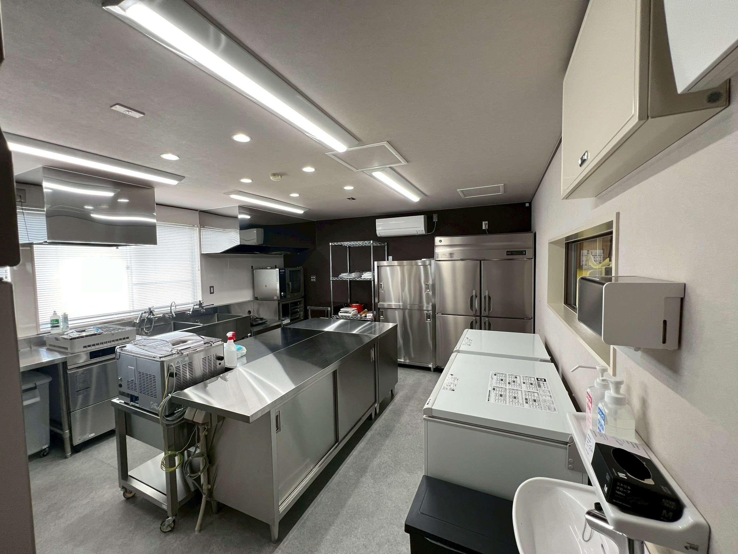 株式会社E様_スイーツ厨房画像